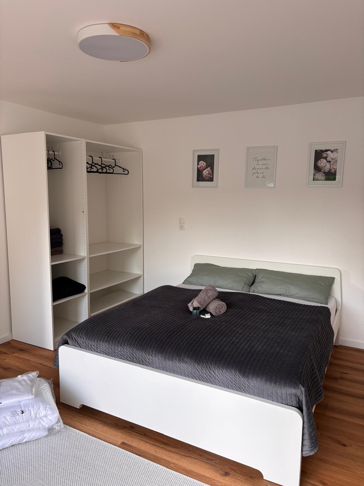 Schlafbereich mit Doppelbett